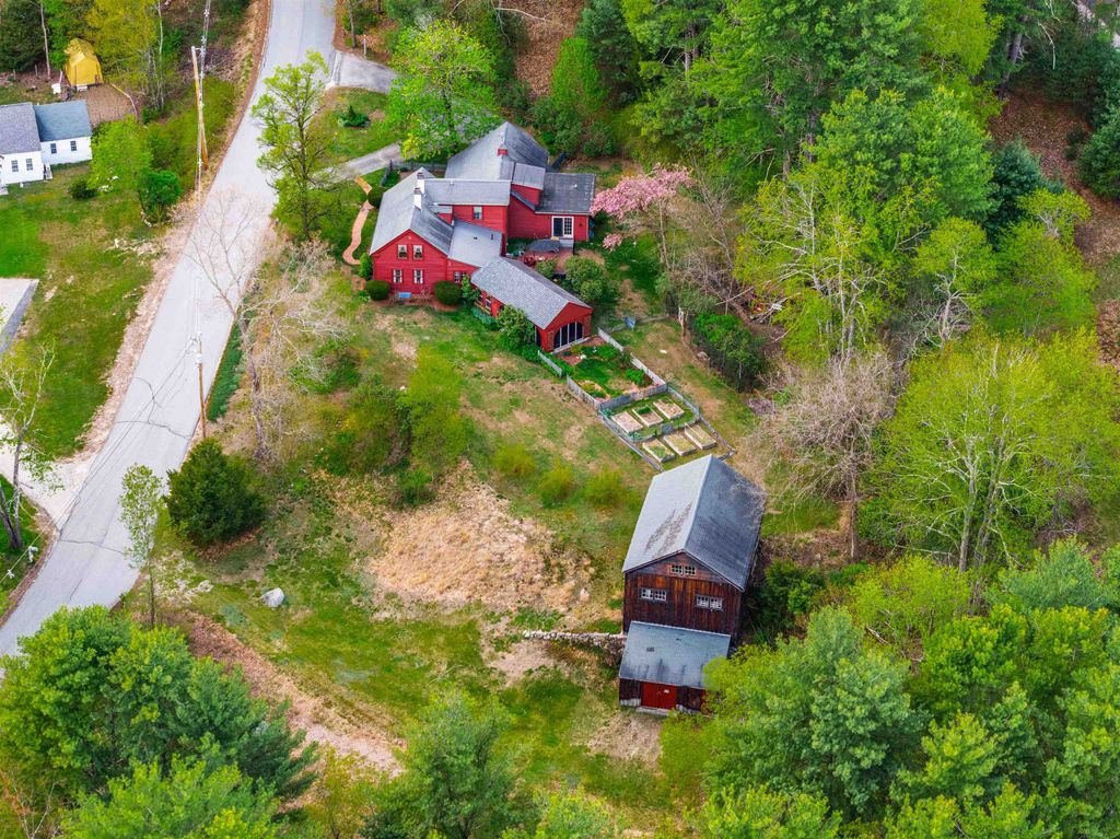 Photo of 29 Averill Road, Brookline, NH 03033 (MLS # 5089549)