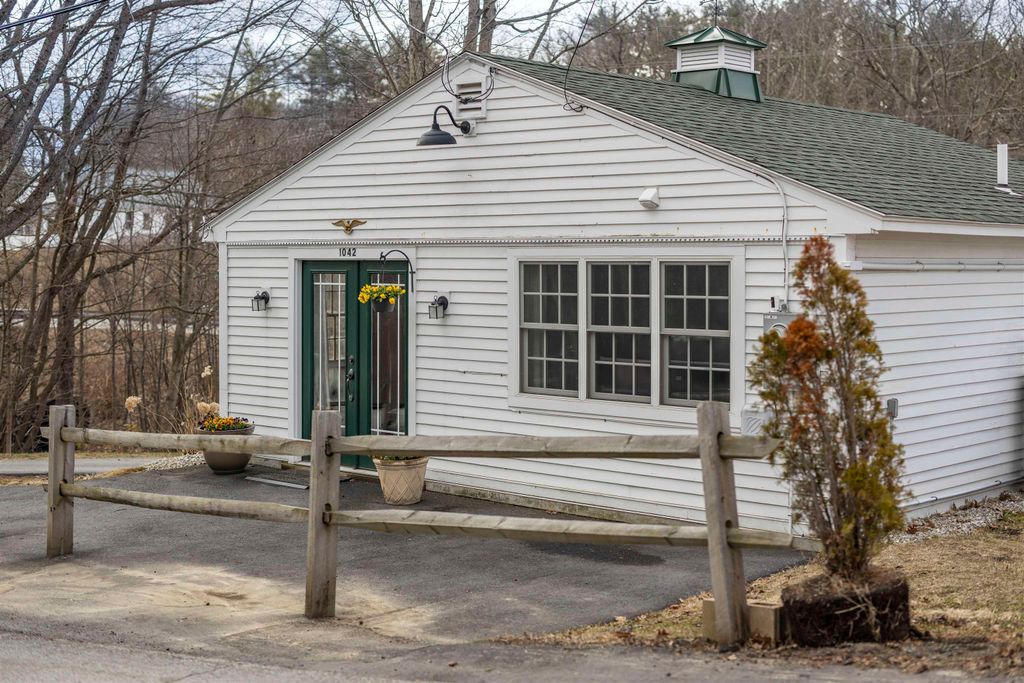 Photo of 1042 Main Street, Sunapee, NH 03751 (MLS # 5077909)