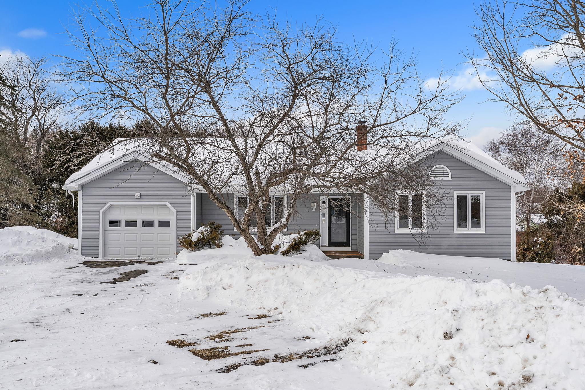 Barre City, Vermont 05641, United States, 3 Bedrooms Bedrooms, ,1 BathroomBathrooms,Residential,Pending,83227