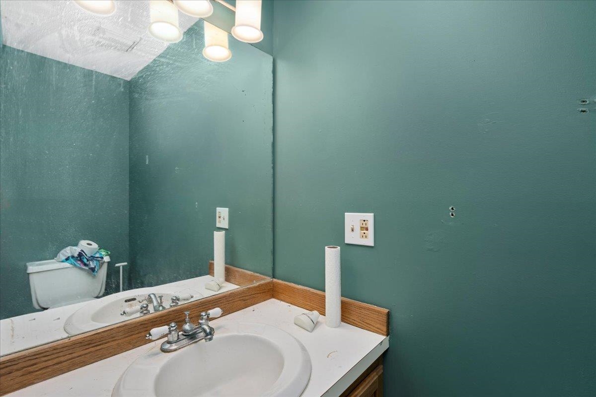 27 Dunvegan Woods Drive