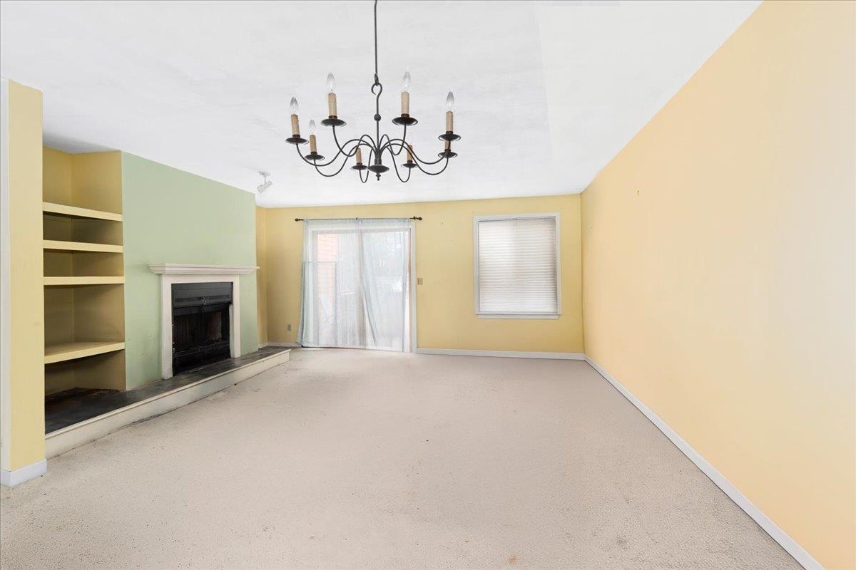 27 Dunvegan Woods Drive