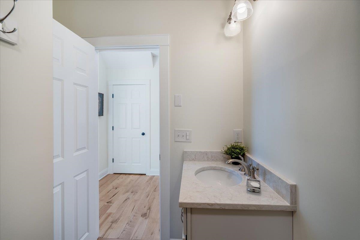 New Hampton, New Hampshire 03256, United States, 3 Bedrooms Bedrooms, ,2 BathroomsBathrooms,Residential,Active,81685