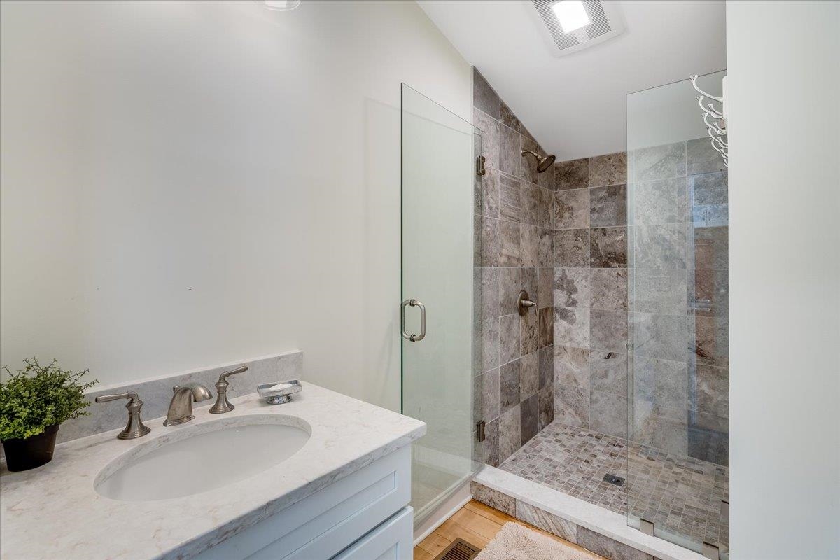 New Hampton, New Hampshire 03256, United States, 3 Bedrooms Bedrooms, ,2 BathroomsBathrooms,Residential,Active,81685