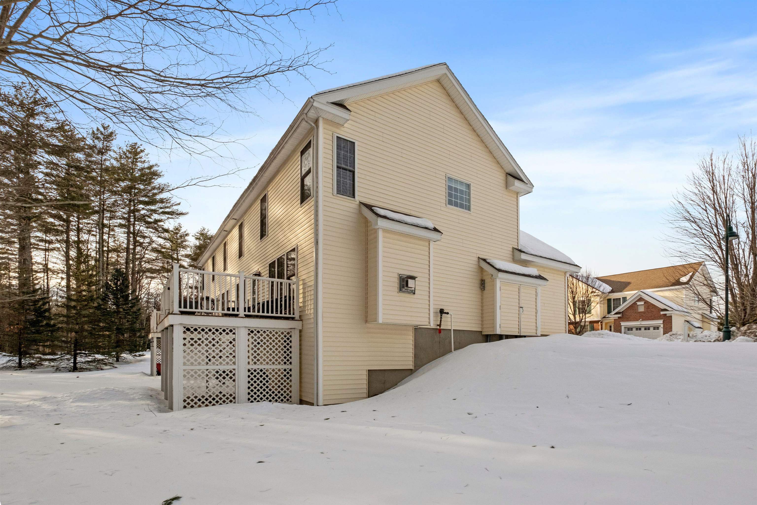 Concord, New Hampshire 03303, United States, 3 Bedrooms Bedrooms, ,2 BathroomsBathrooms,Residential,Pending,78220