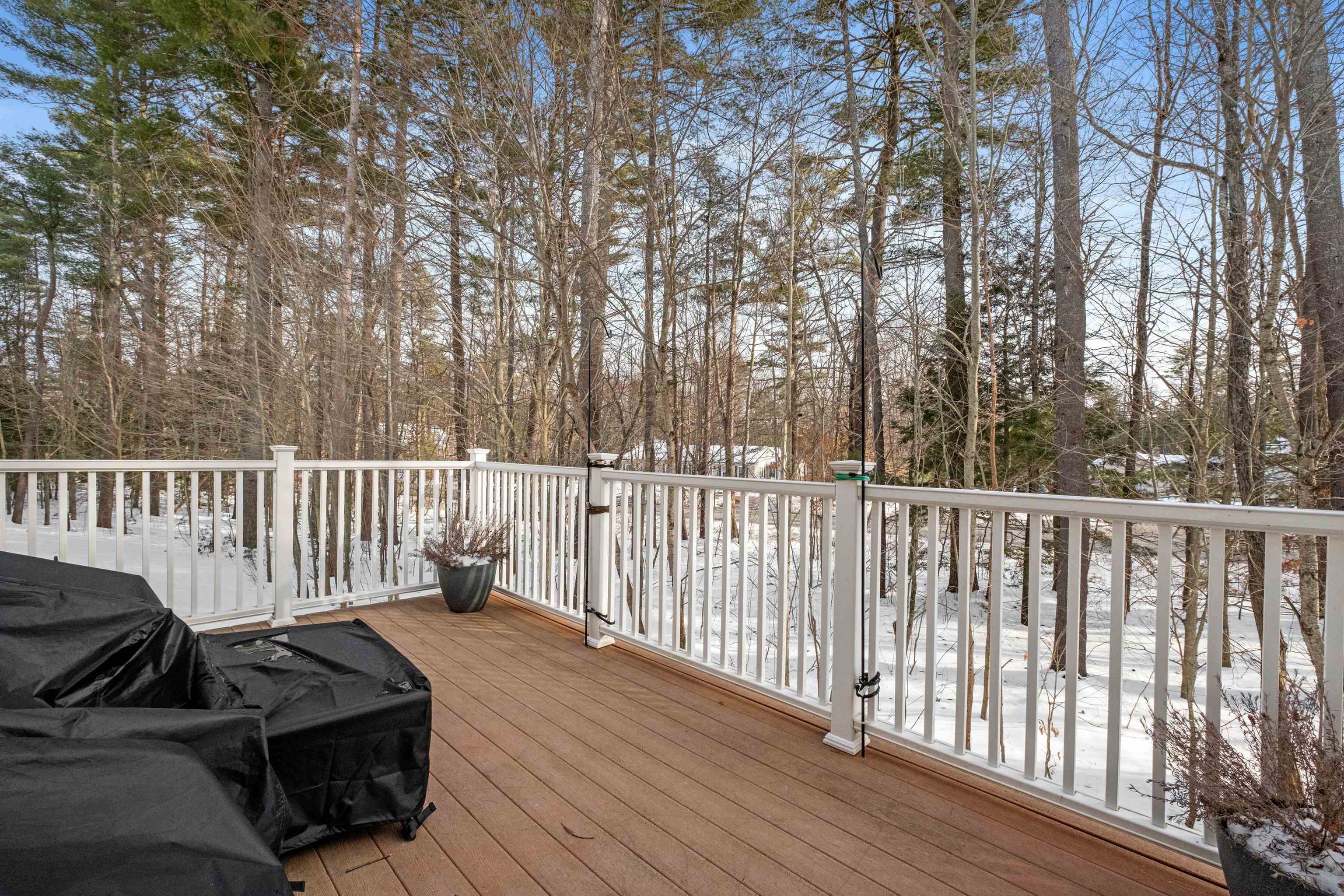 Concord, New Hampshire 03303, United States, 3 Bedrooms Bedrooms, ,2 BathroomsBathrooms,Residential,Pending,78220