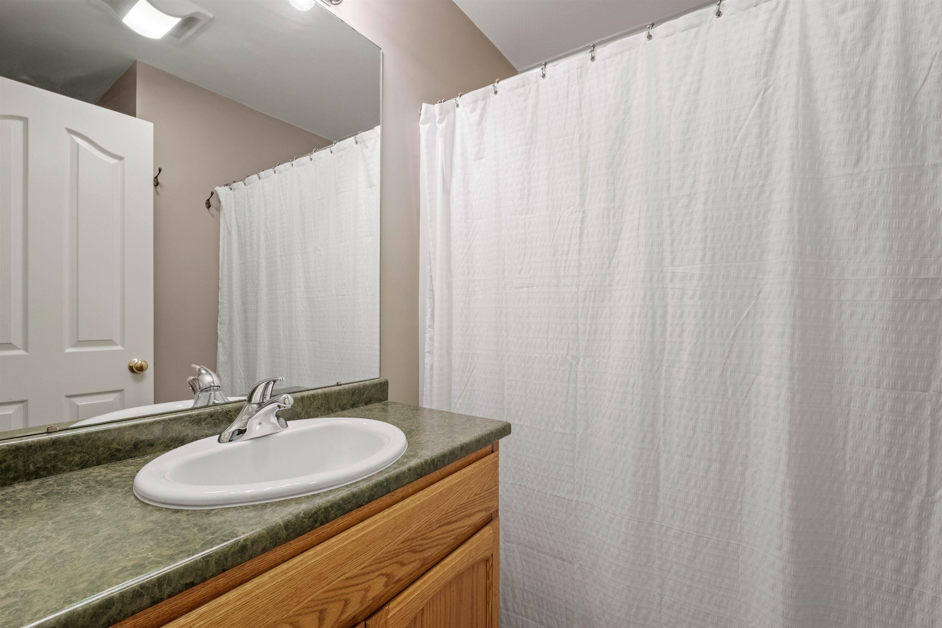 Concord, New Hampshire 03303, United States, 3 Bedrooms Bedrooms, ,2 BathroomsBathrooms,Residential,Pending,78220