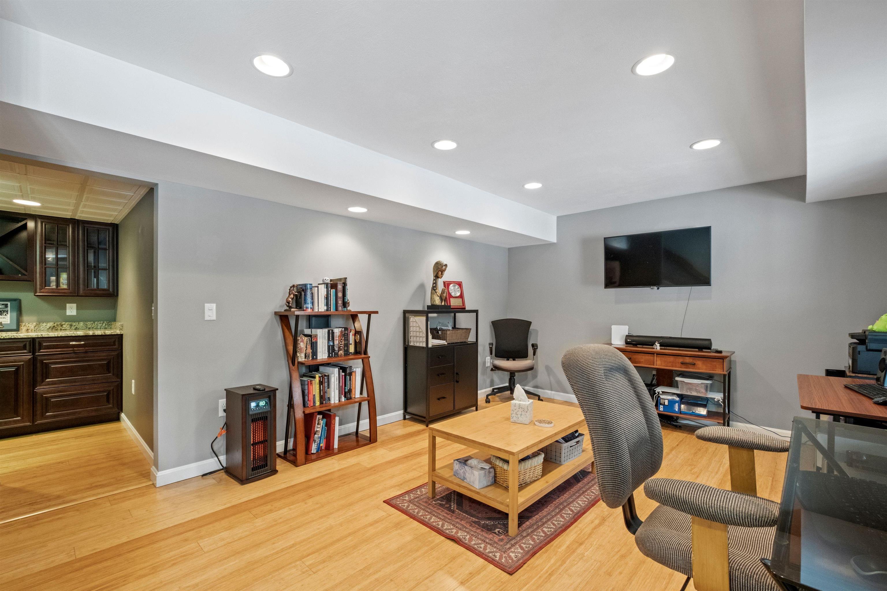 Concord, New Hampshire 03303, United States, 3 Bedrooms Bedrooms, ,2 BathroomsBathrooms,Residential,Pending,78220