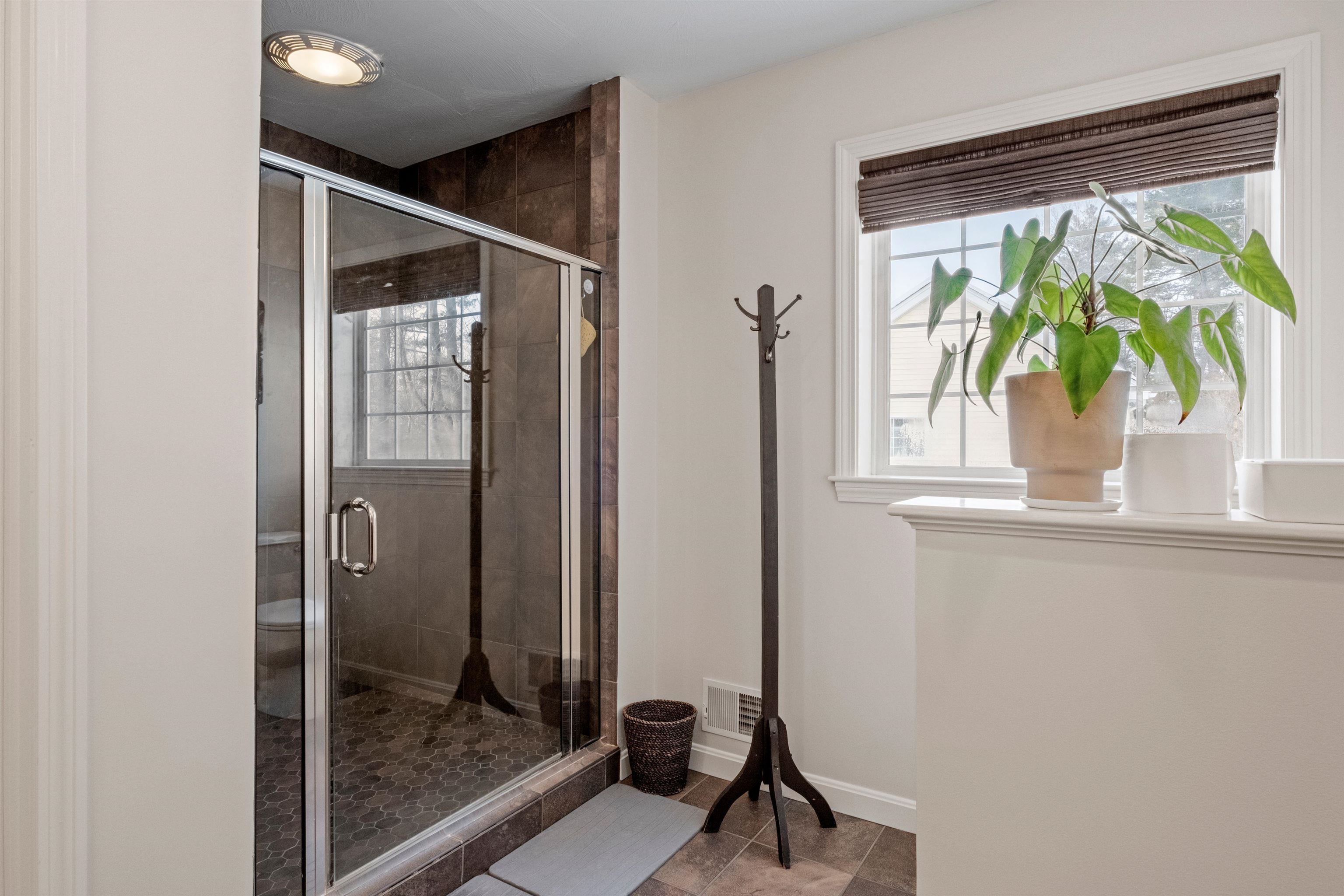 Concord, New Hampshire 03303, United States, 3 Bedrooms Bedrooms, ,2 BathroomsBathrooms,Residential,Pending,78220