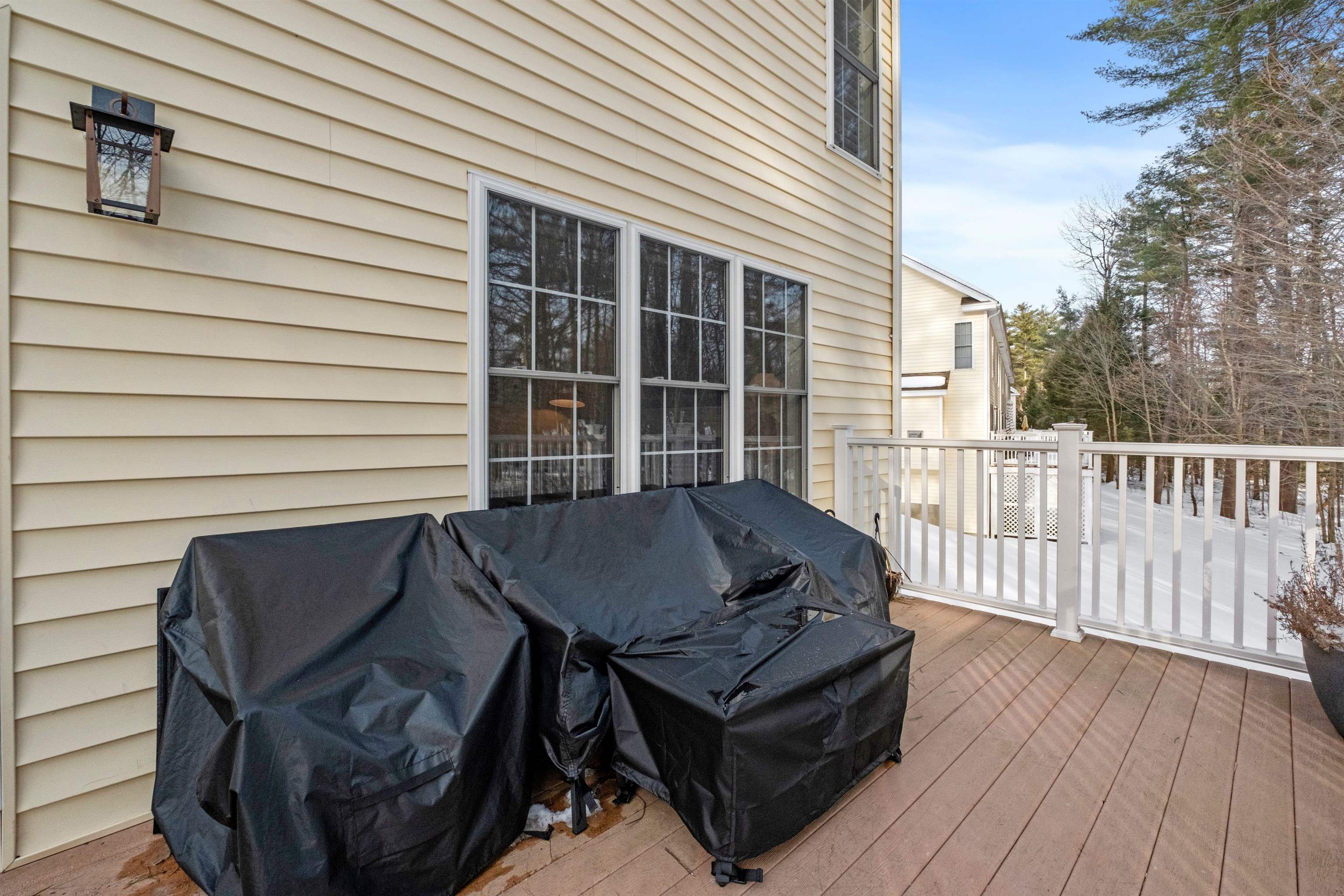 Concord, New Hampshire 03303, United States, 3 Bedrooms Bedrooms, ,2 BathroomsBathrooms,Residential,Pending,78220