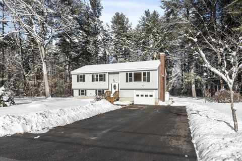 Photo of 7 Tranquil Drive, Londonderry, NH 03053 (MLS # 5074681)