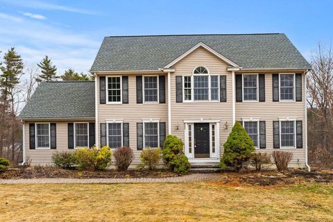 18 Koper Lane Pelham NH 03076