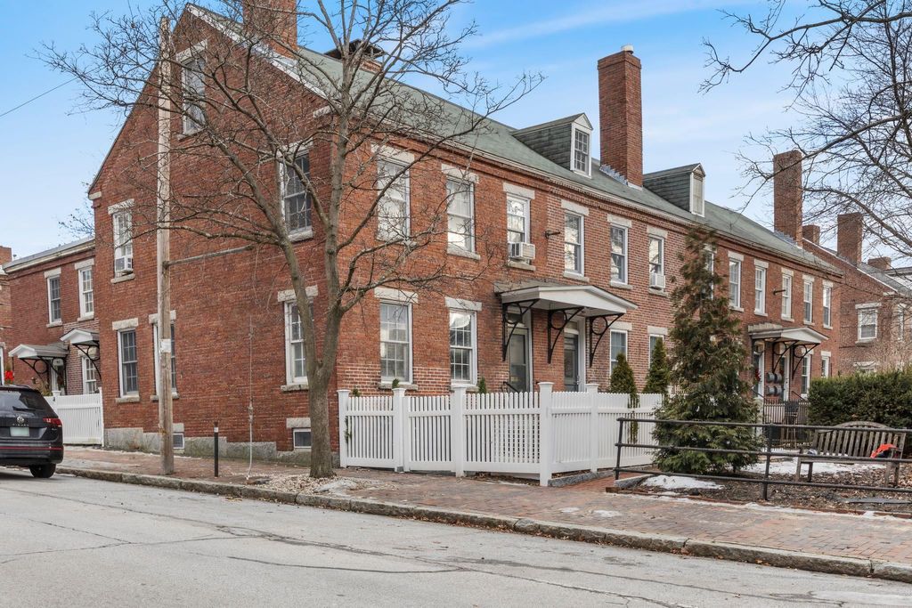 Photo of 98 West Merrimack Street #B, Manchester, NH 03101 (MLS # 5073895)