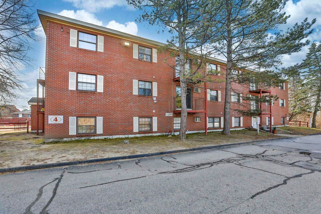 Photo of 12 East Side Drive #12, Concord, NH 03301 (MLS # 5072153)