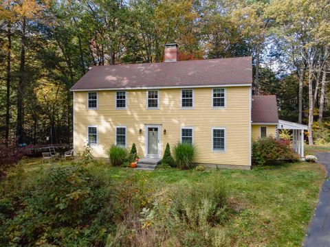 Photo of 40 Louise Lane, Fremont, NH 03044 (MLS # 5066304)