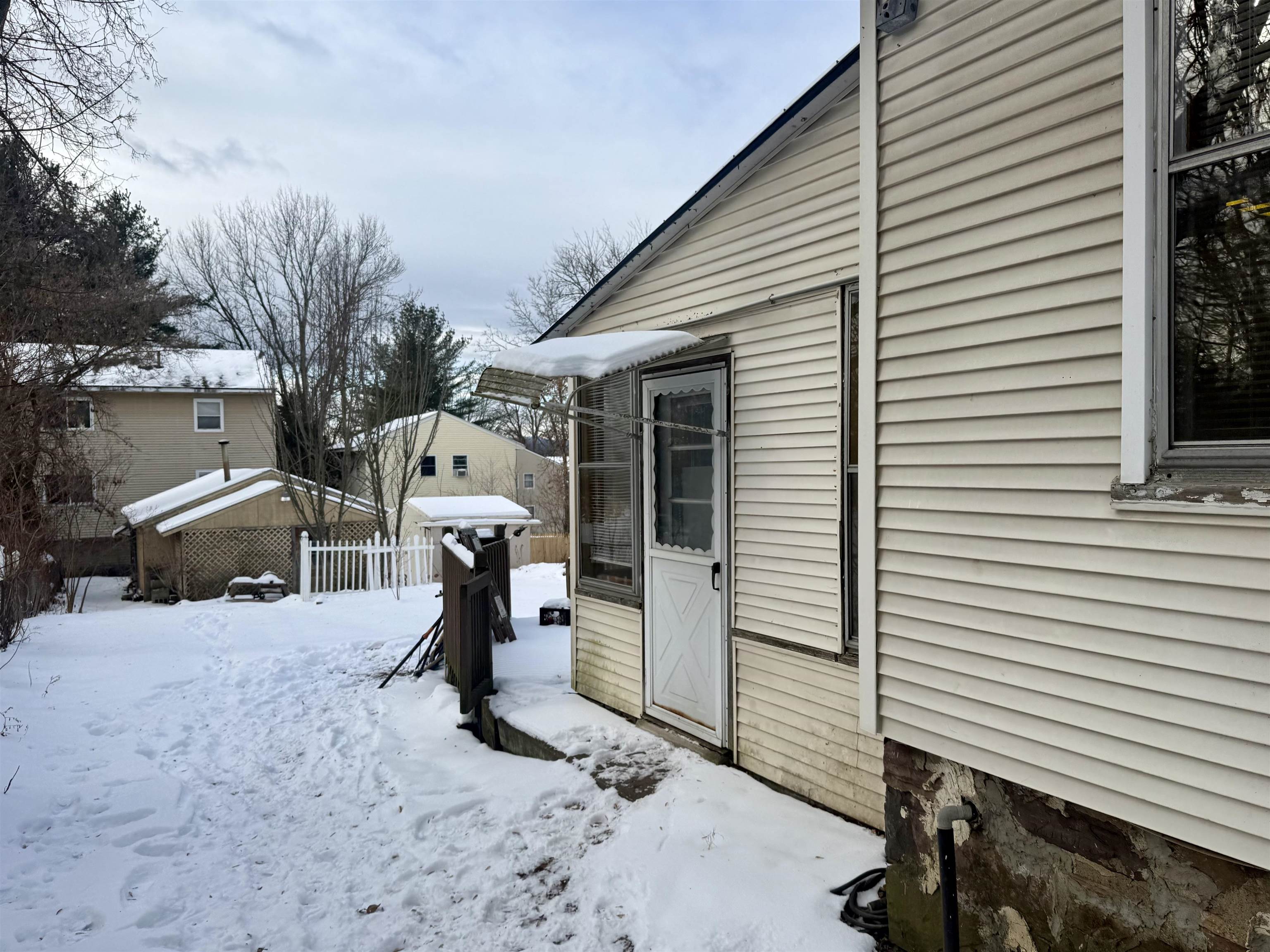 Burlington, Vermont 05401, United States, 3 Bedrooms Bedrooms, ,2 BathroomsBathrooms,Residential,Active,254335