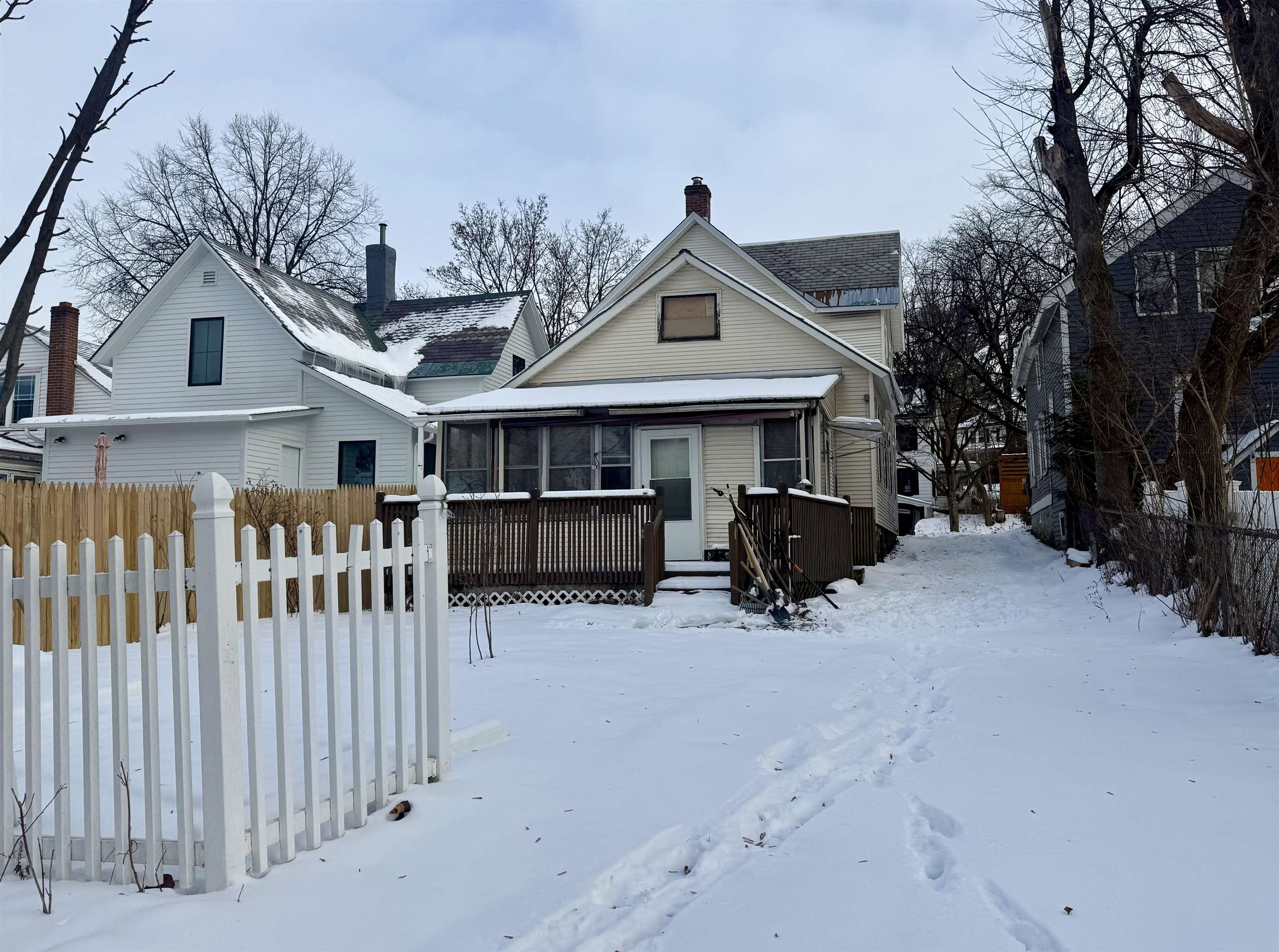 Burlington, Vermont 05401, United States, 3 Bedrooms Bedrooms, ,2 BathroomsBathrooms,Residential,Active,254335