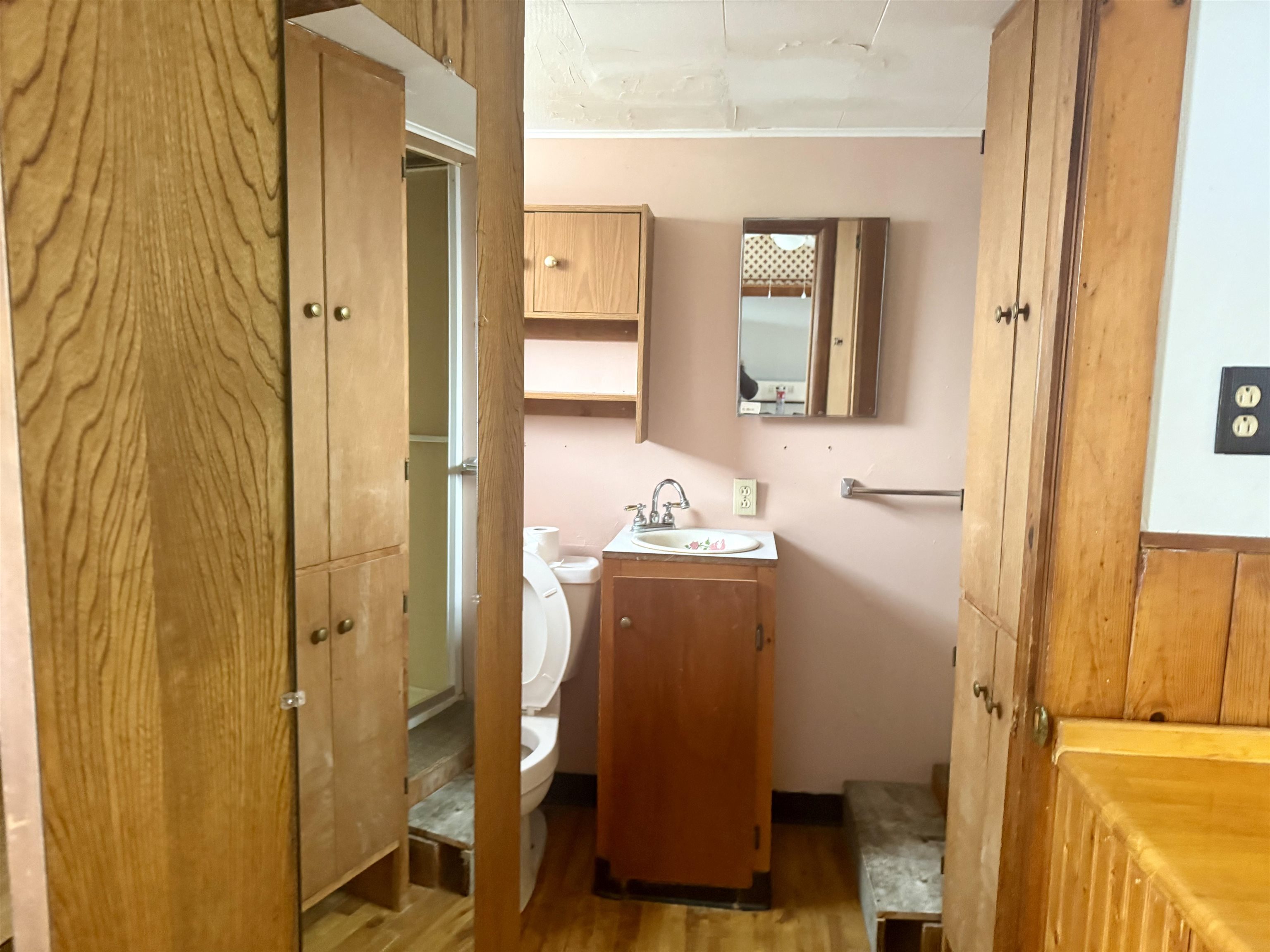 Burlington, Vermont 05401, United States, 3 Bedrooms Bedrooms, ,2 BathroomsBathrooms,Residential,Active,254335