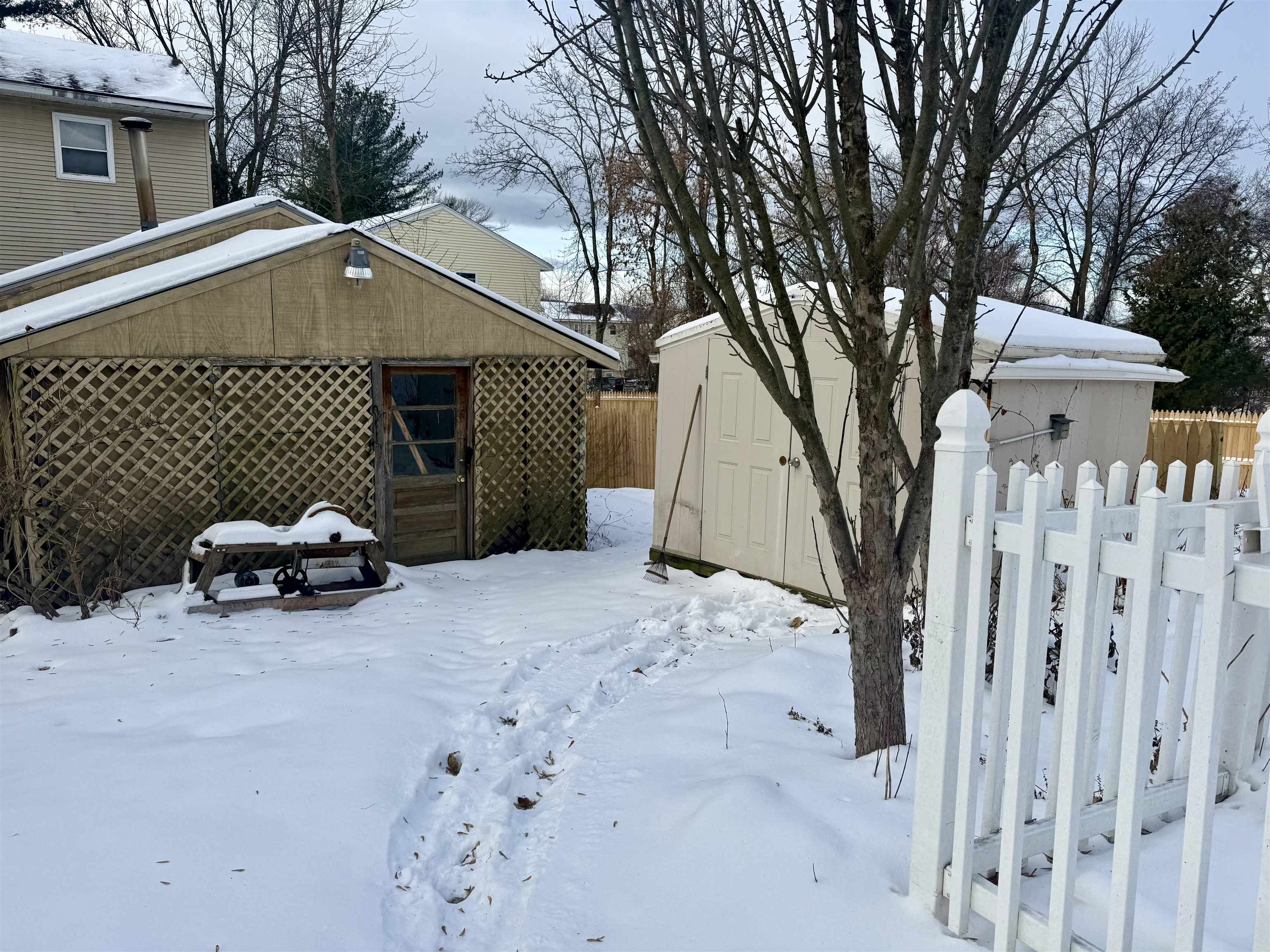 Burlington, Vermont 05401, United States, 3 Bedrooms Bedrooms, ,2 BathroomsBathrooms,Residential,Active,254335