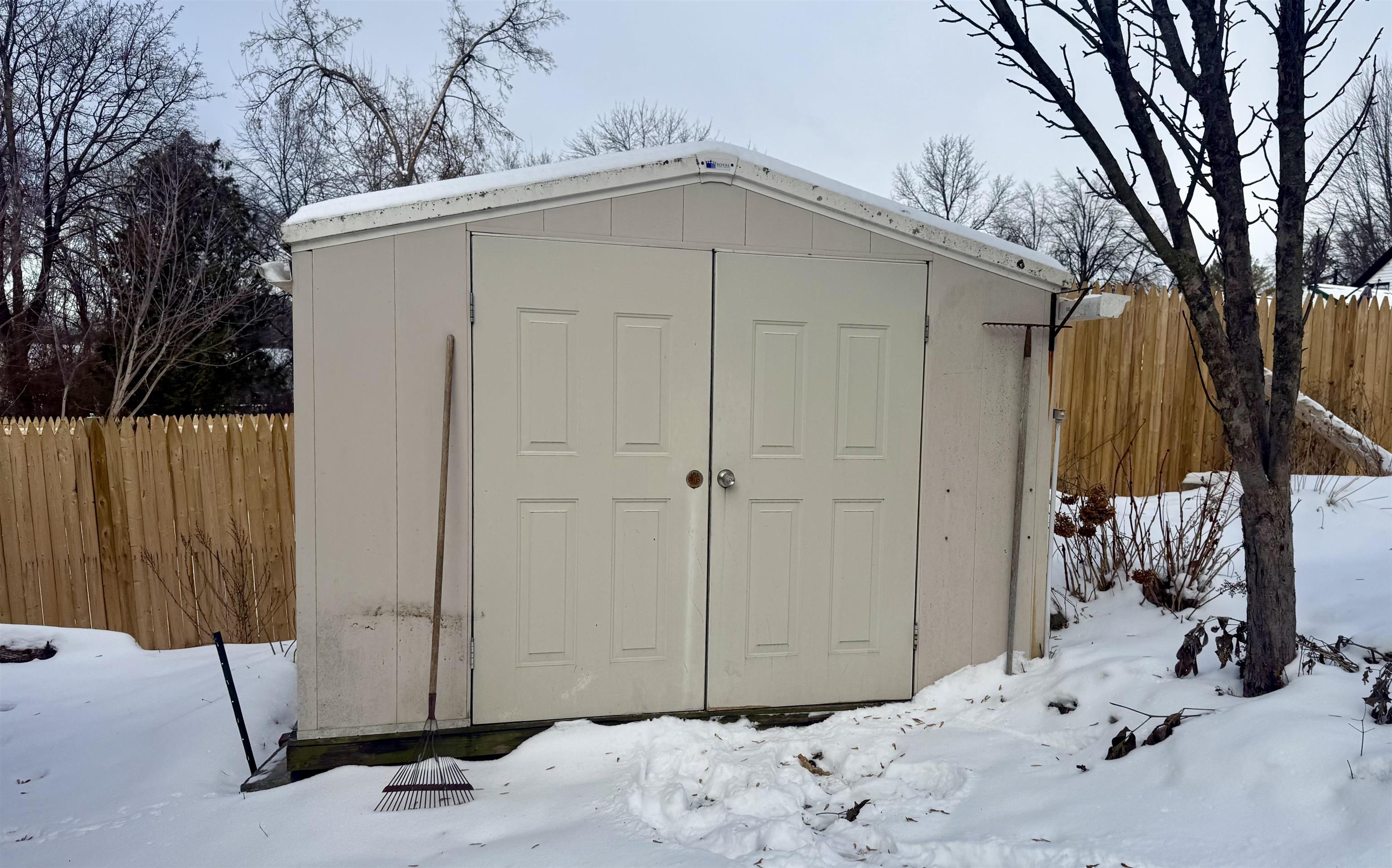 Burlington, Vermont 05401, United States, 3 Bedrooms Bedrooms, ,2 BathroomsBathrooms,Residential,Active,254335