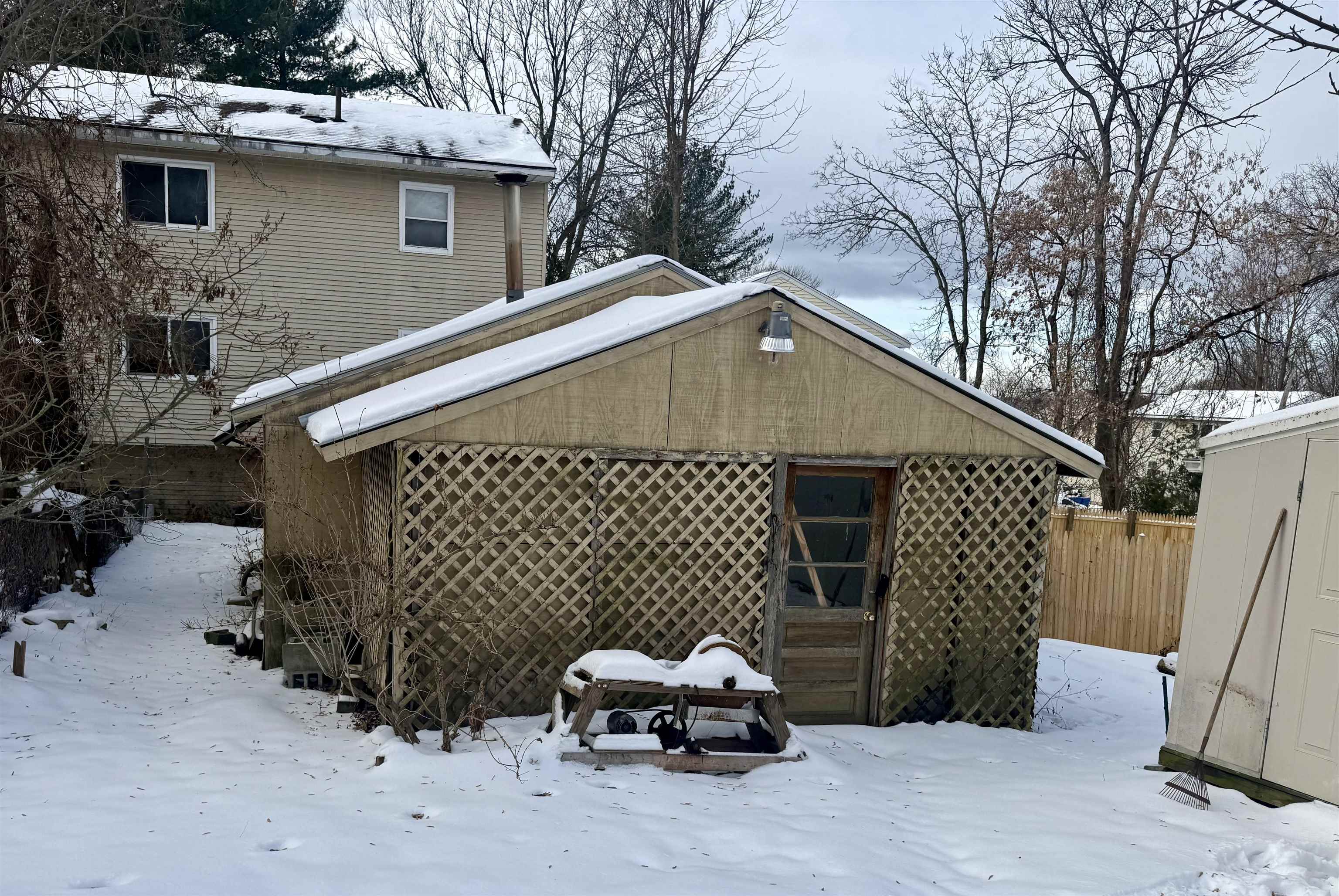 Burlington, Vermont 05401, United States, 3 Bedrooms Bedrooms, ,2 BathroomsBathrooms,Residential,Active,254335