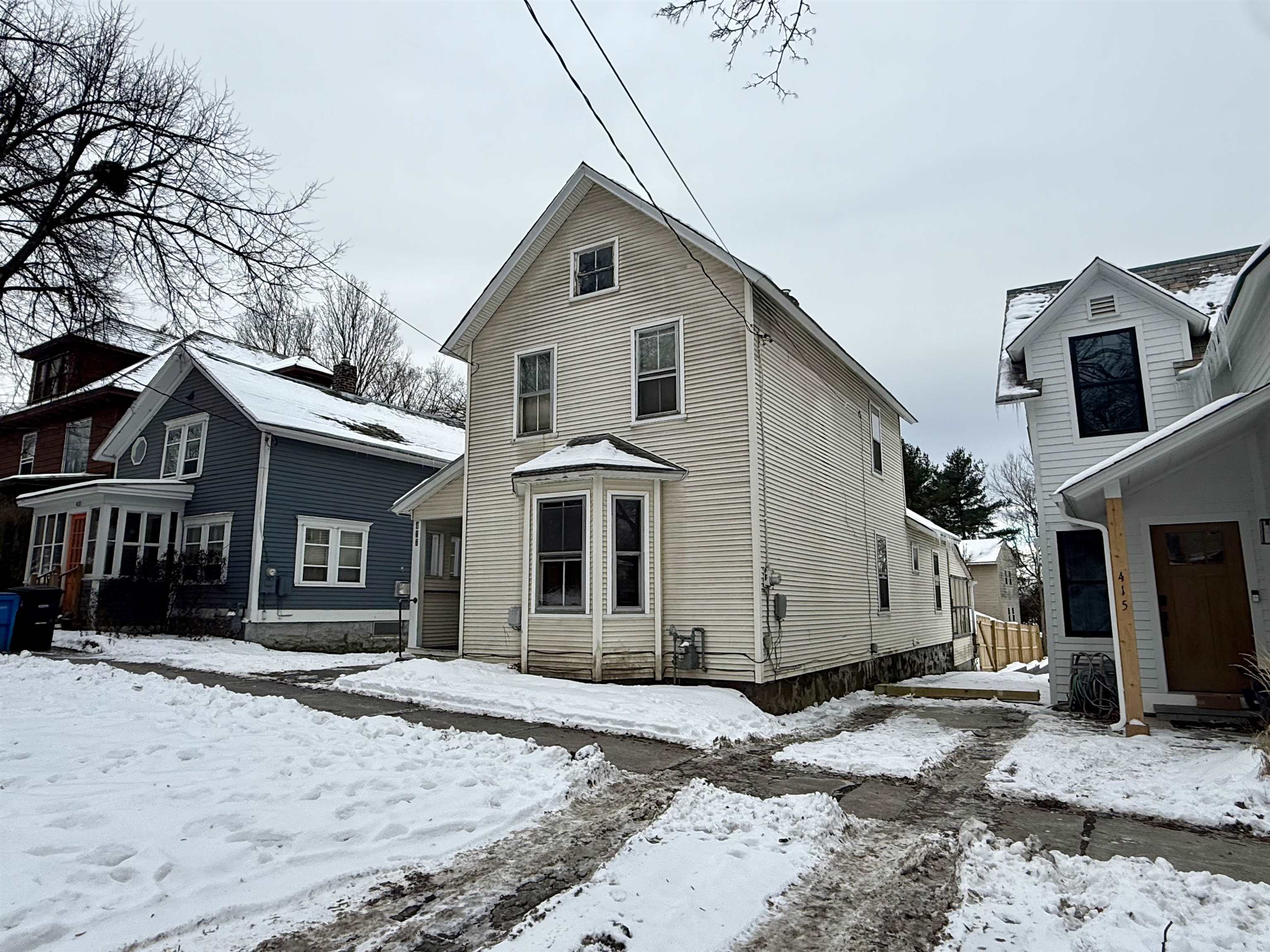 Burlington, Vermont 05401, United States, 3 Bedrooms Bedrooms, ,2 BathroomsBathrooms,Residential,Active,254335