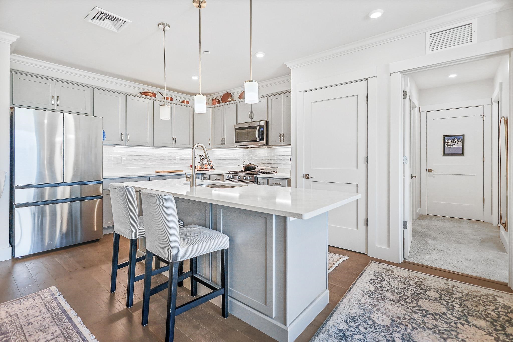 7 Longview Drive 305