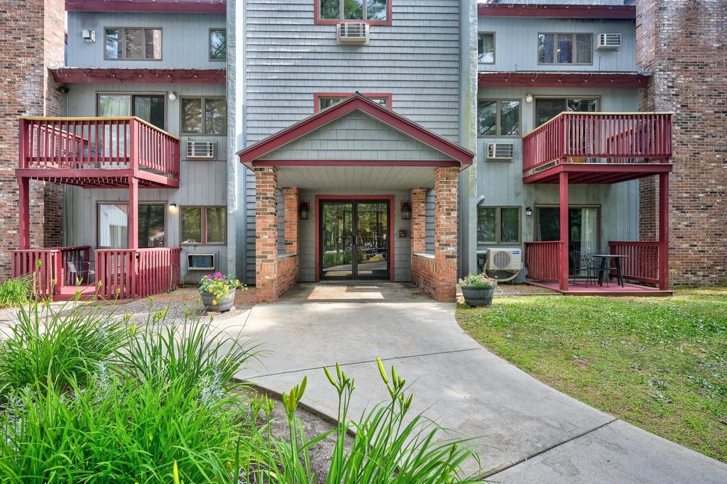 Photo of 8 River Run Drive #H, Bartlett, NH 03812 (MLS # 5069182)