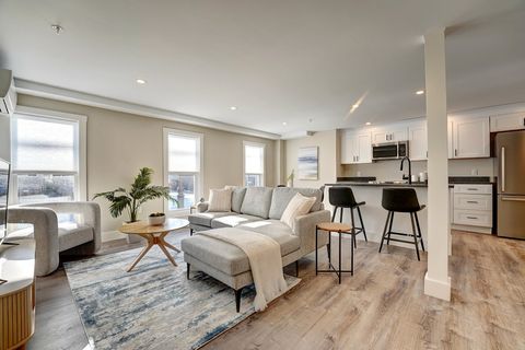 Photo of 621 Islington Street #B, Portsmouth, NH 03801 (MLS # 5079266)