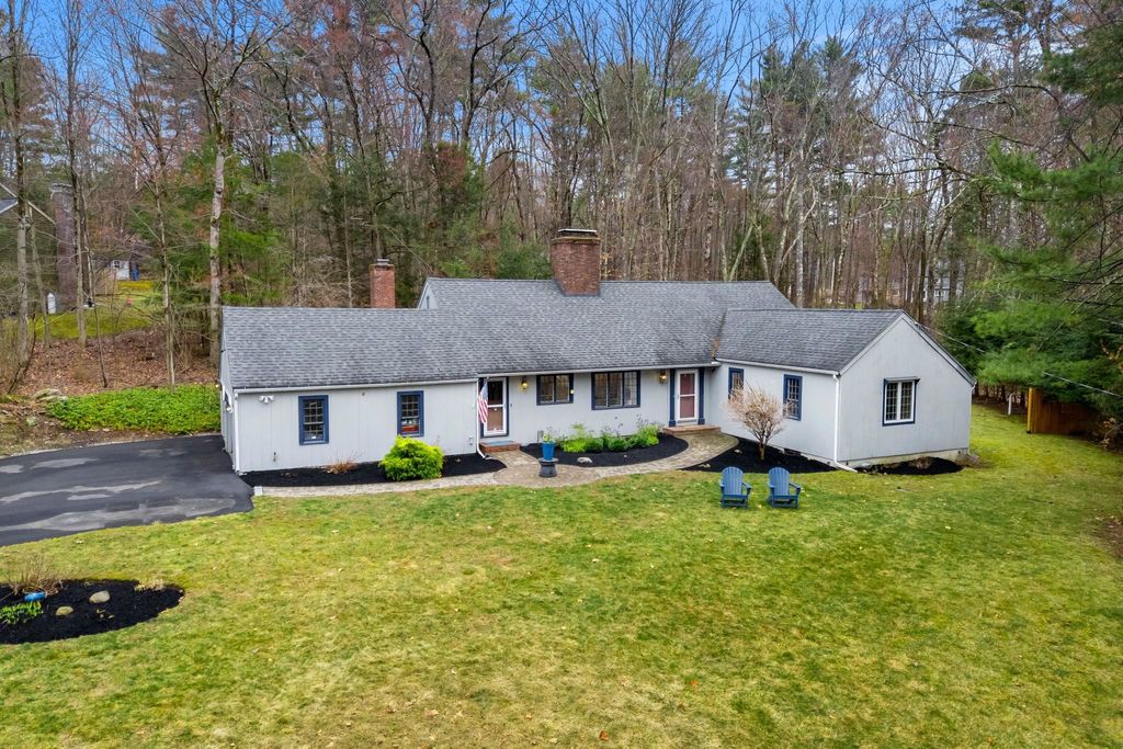 Photo of 25 West Drive, Bedford, NH 03110 (MLS # 5083552)