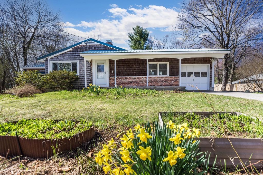 Photo of 3 Mark Avenue, Stratham, NH 03885 (MLS # 5085002)