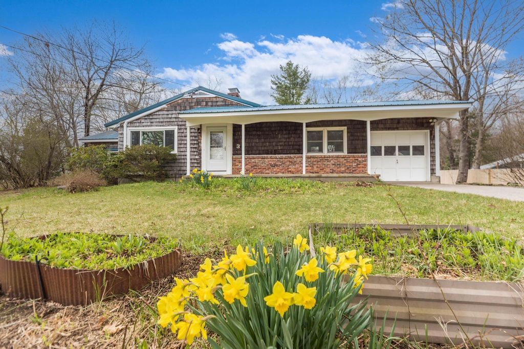 Photo of 3 Mark Avenue, Stratham, NH 03885 (MLS # 5085002)