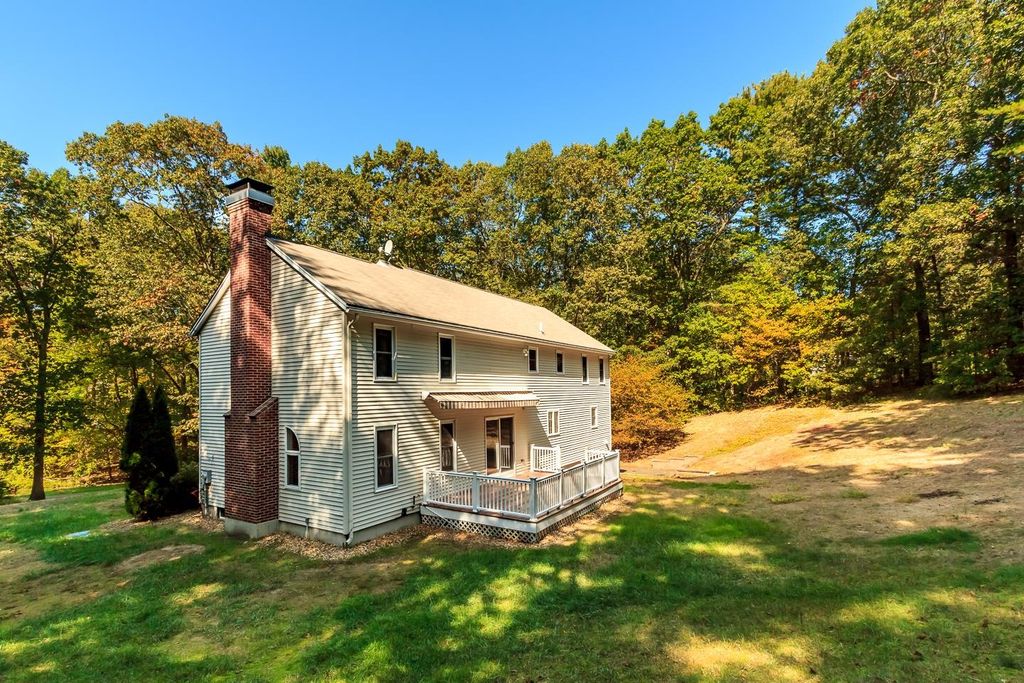 Photo of 6 White Oak Lane, Derry, NH 03038 (MLS # 5064222)