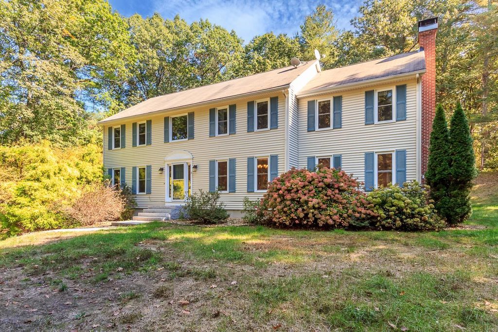Photo of 6 White Oak Lane, Derry, NH 03038 (MLS # 5064222)