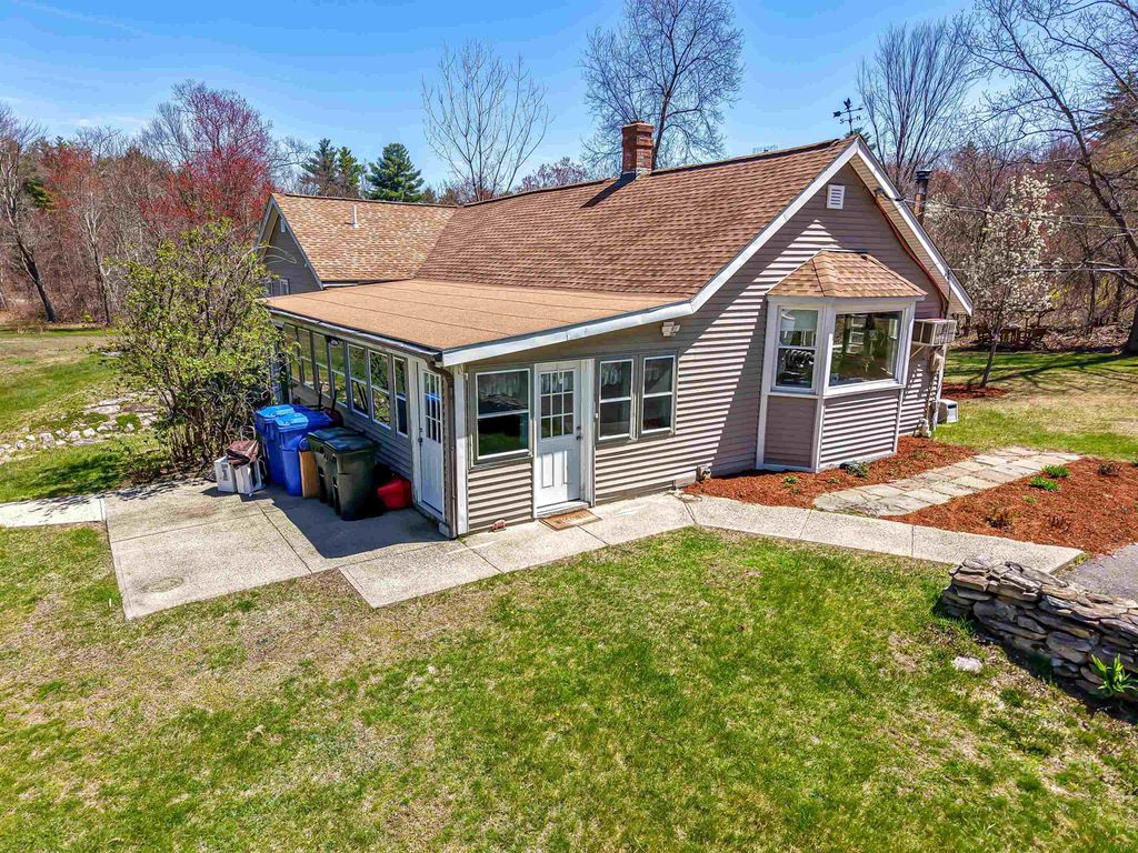 Photo of 84 Hovey Road, Londonderry, NH 03053 (MLS # 5086177)
