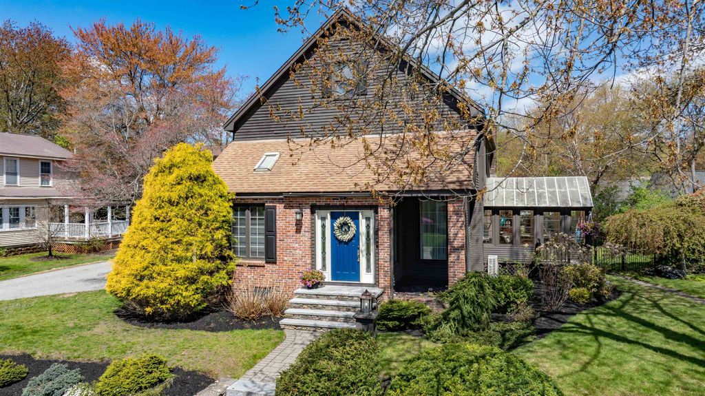 Photo of 5 Ashland Street, Nashua, NH 03064 (MLS # 5087276)