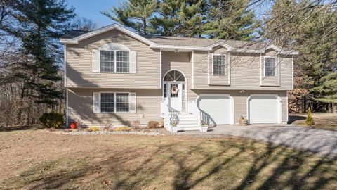 Photo of 18 Essex Drive, Raymond, NH 03077 (MLS # 5081382)