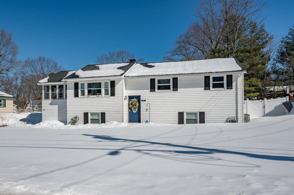 Photo of 70 Tenby Drive, Nashua, NH 03062 (MLS # 5078271)