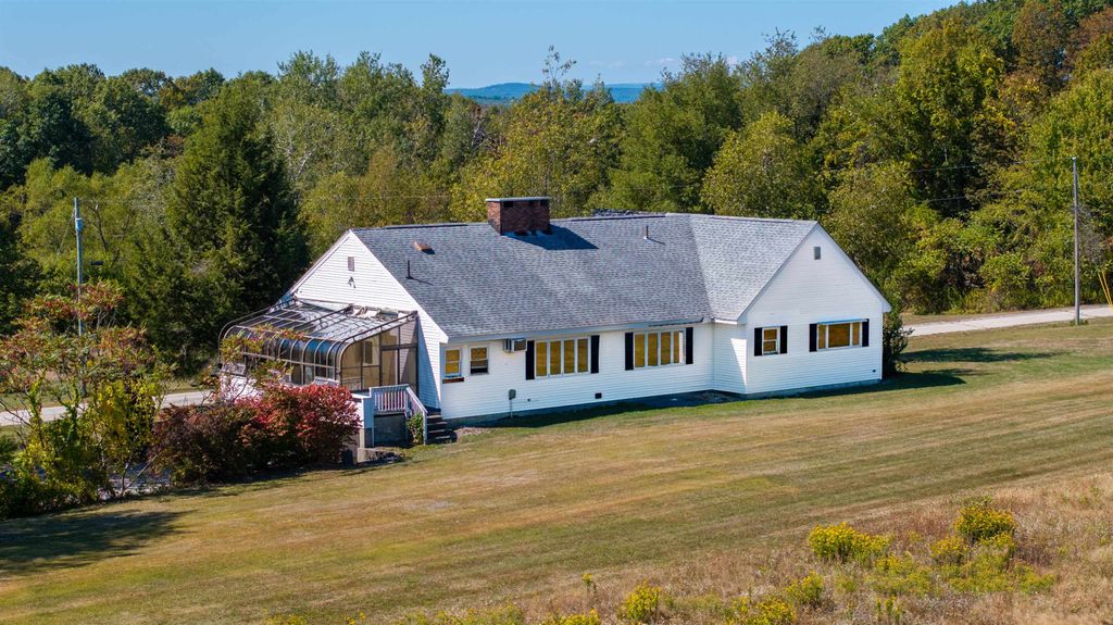 Photo of 18 Country Club Drive, Dunbarton, NH 03046 (MLS # 5062525)