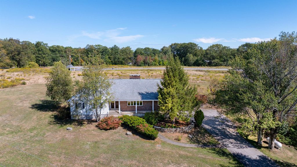 Photo of 18 Country Club Drive, Dunbarton, NH 03046 (MLS # 5062525)