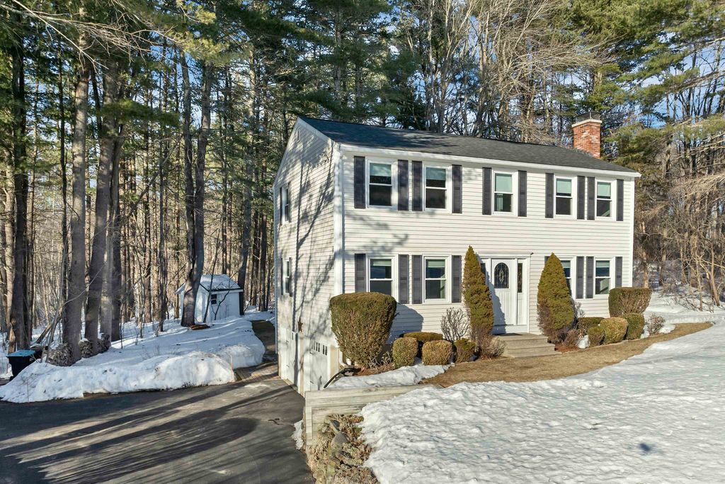 Photo of 14 Doe Run Lane, Stratham, NH 03885 (MLS # 5078270)