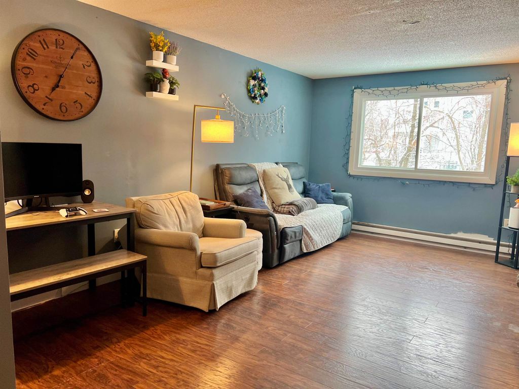 Photo of 206 Calef Road, Manchester, NH 03103 (MLS # 5074308)