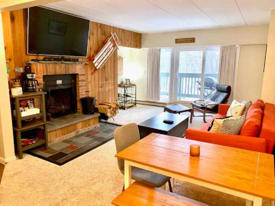 135 E Mountain Road 1D5