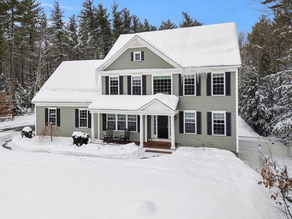 Photo of 5 Harvest Lane, Bedford, NH 03110 (MLS # 5076561)