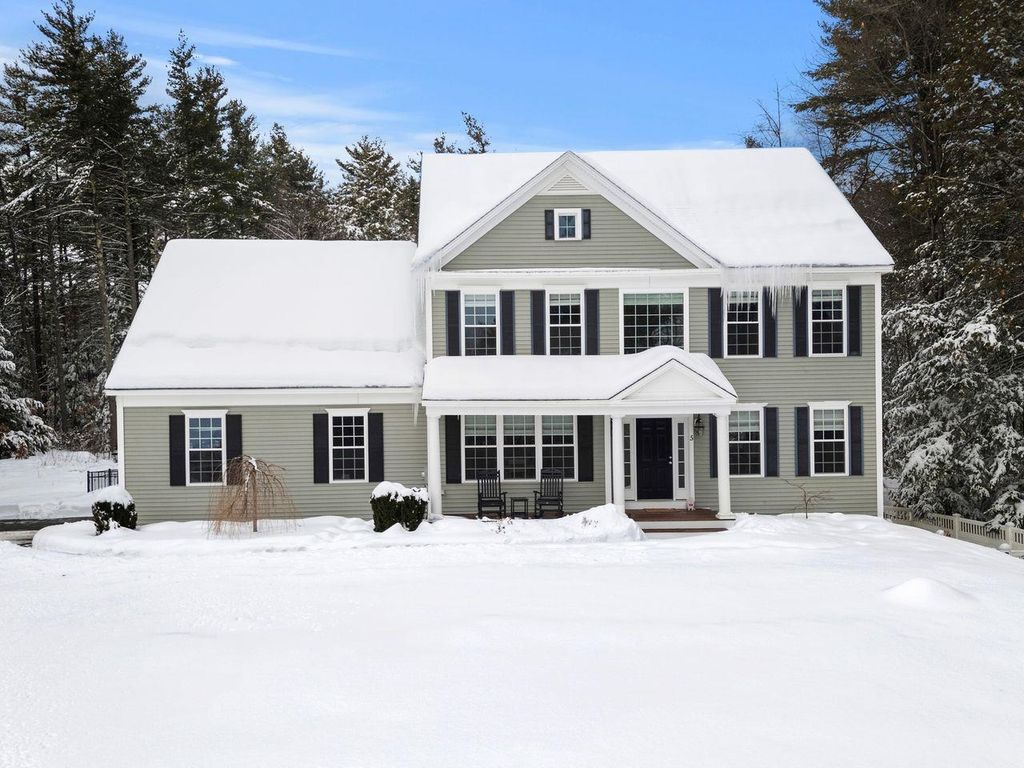 Photo of 5 Harvest Lane, Bedford, NH 03110 (MLS # 5076561)