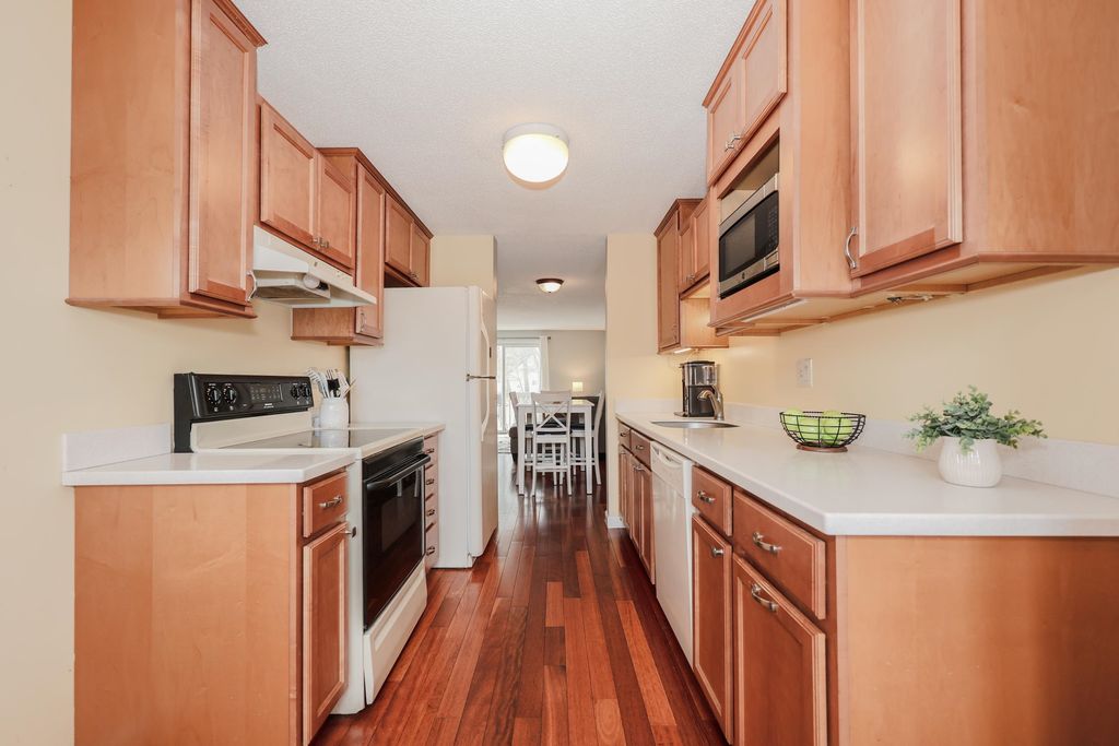 Photo of 123 Fox Hollow Drive, Hudson, NH 03051 (MLS # 5081805)