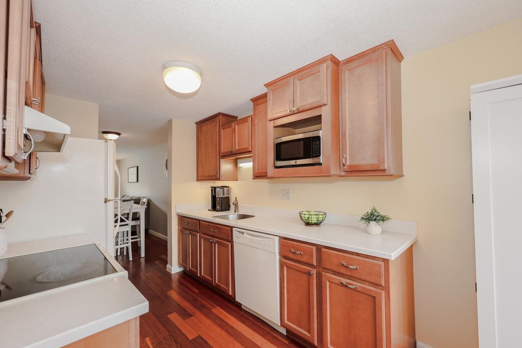 Photo of 123 Fox Hollow Drive, Hudson, NH 03051 (MLS # 5081805)