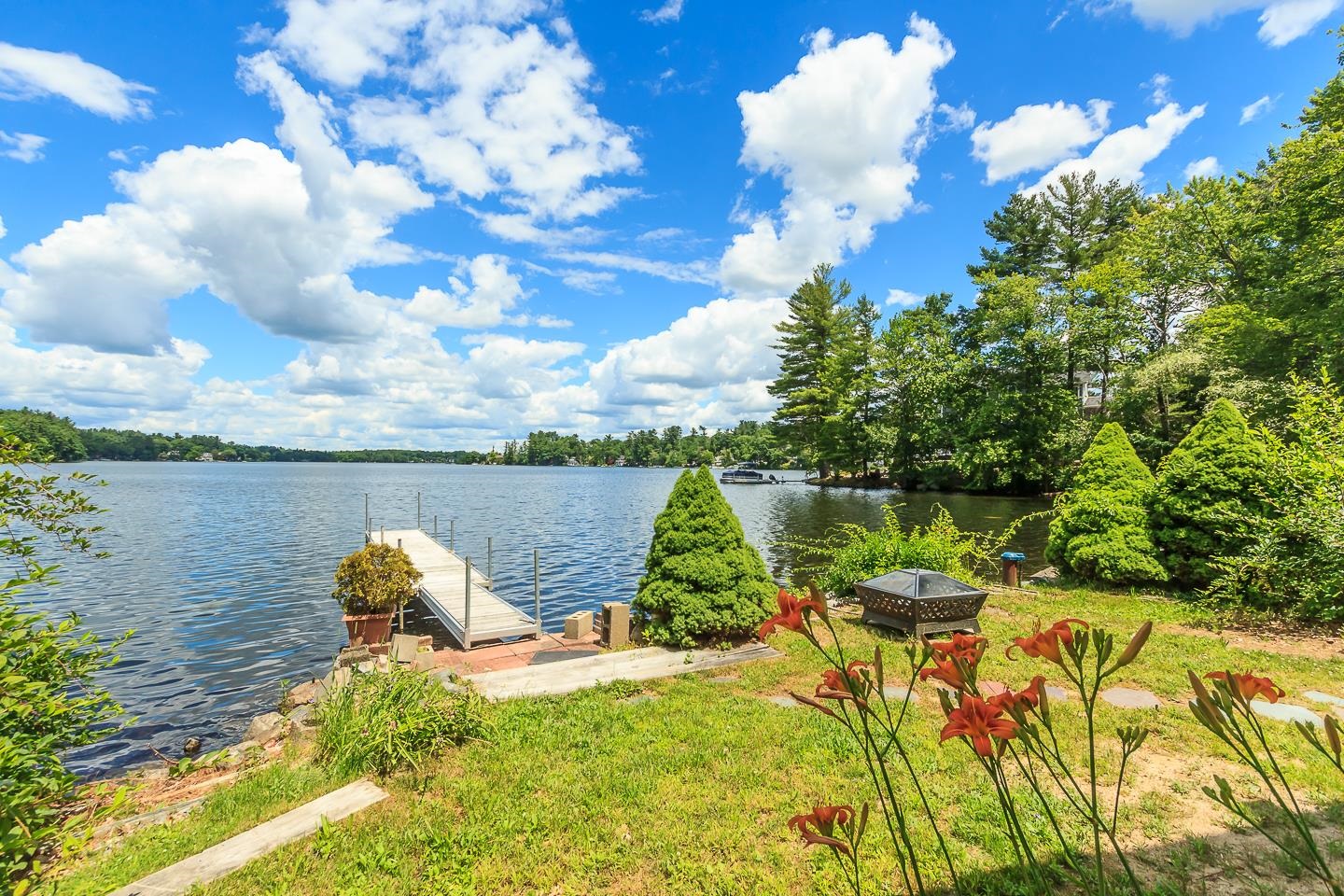 Salem, New Hampshire 03079, United States, 3 Bedrooms Bedrooms, ,2 BathroomsBathrooms,Residential,Active,235806