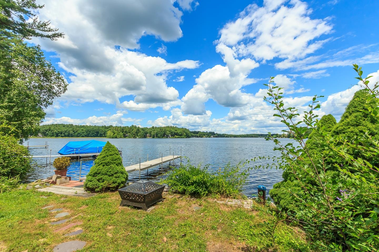 Salem, New Hampshire 03079, United States, 3 Bedrooms Bedrooms, ,2 BathroomsBathrooms,Residential,Active,235806