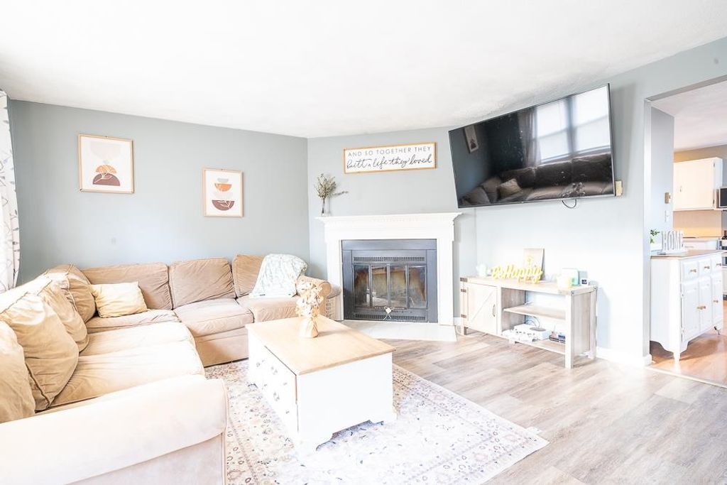 Photo of 4 Stonegate Lane #4, Derry, NH 03038 (MLS # 5079807)