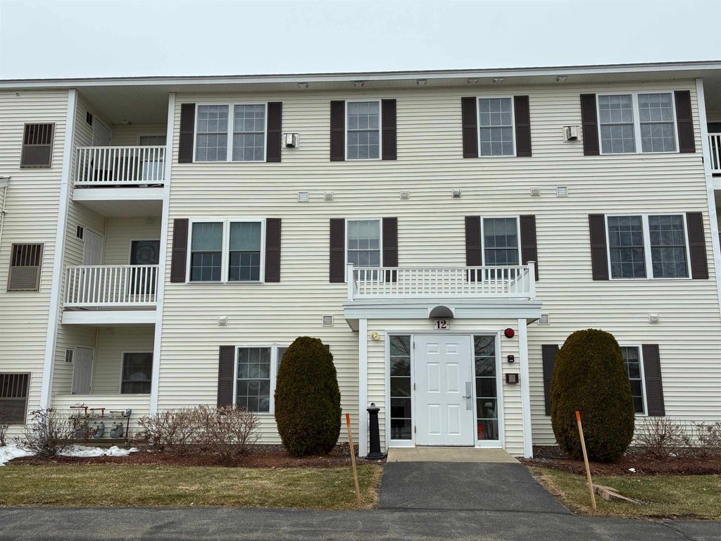 Photo of 12 Vista Ridge Drive #34, Londonderry, NH 03053 (MLS # 5080349)